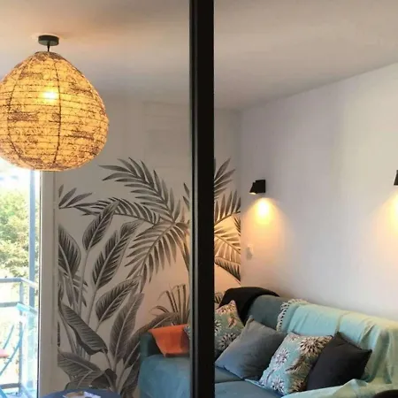 Apartment Renove Avec Balcon, Parking Et Acces Direct A La De Trestraou - - Fr-1-368-260
