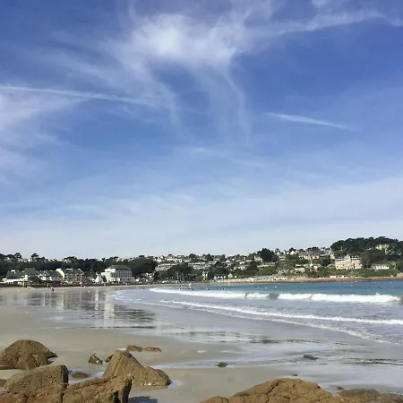 Apartment Renove Avec Balcon, Parking Et Acces Direct A La De Trestraou - - Fr-1-368-260