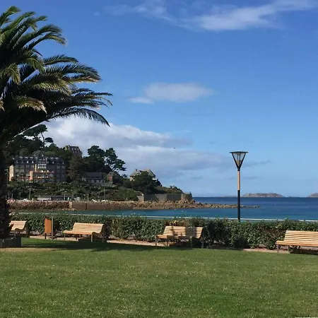 Apartment Renove Avec Balcon, Parking Et Acces Direct A La De Trestraou - - Fr-1-368-260