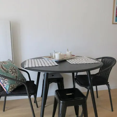 Renove Avec Balcon, Parking Et Acces Direct A La De Trestraou - - Fr-1-368-260