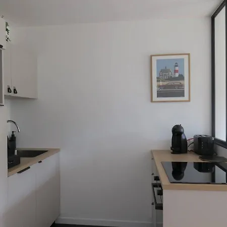 Apartment Renove Avec Balcon, Parking Et Acces Direct A La De Trestraou - - Fr-1-368-260 *