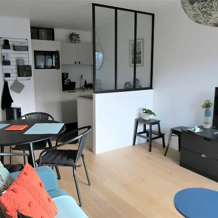 Apartment Renove Avec Balcon, Parking Et Acces Direct A La De Trestraou - - Fr-1-368-260 Perros-Guirec