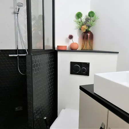 Apartment Renove Avec Balcon, Parking Et Acces Direct A La De Trestraou - - Fr-1-368-260 Perros-Guirec